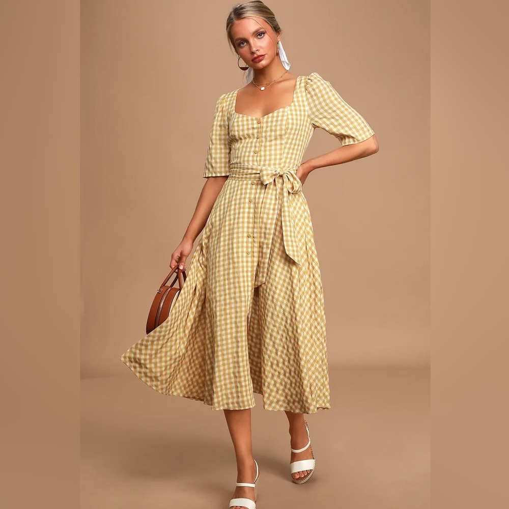 Lulu’s yellow gingham dress